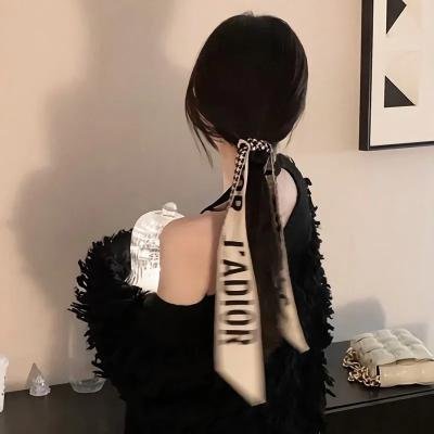 黑衣女孩